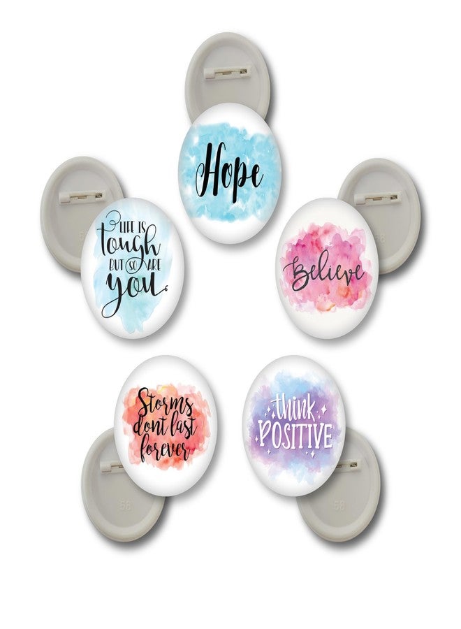 دي2سي أزرار زينة مستوحاة من ألوان الباستيل المائية، 58 مم، عبوة من 5 قطع، بلمسة نهائية لامعة، مزودة بدبوس خلفي، تحمل اقتباسات تحفيزية، مناسبة للحقائب وحقائب الظهر، هدية مثالية لأعياد الميلاد، أو كزينة. - Image 1